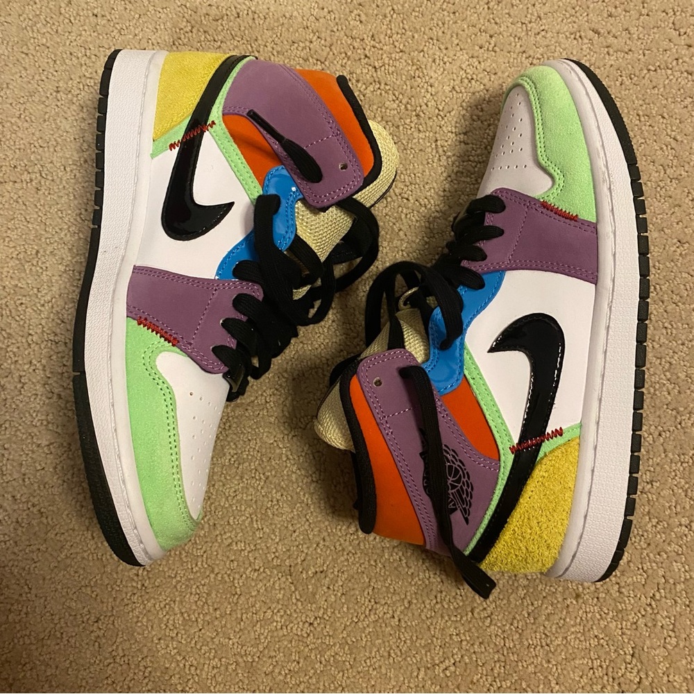 Jordan 1 Mid Lightbulb